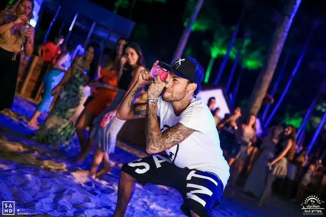 纽约洋基官方透露：正与亚特兰大勇士商讨关于一名全明星级外野手的潜在三方交易