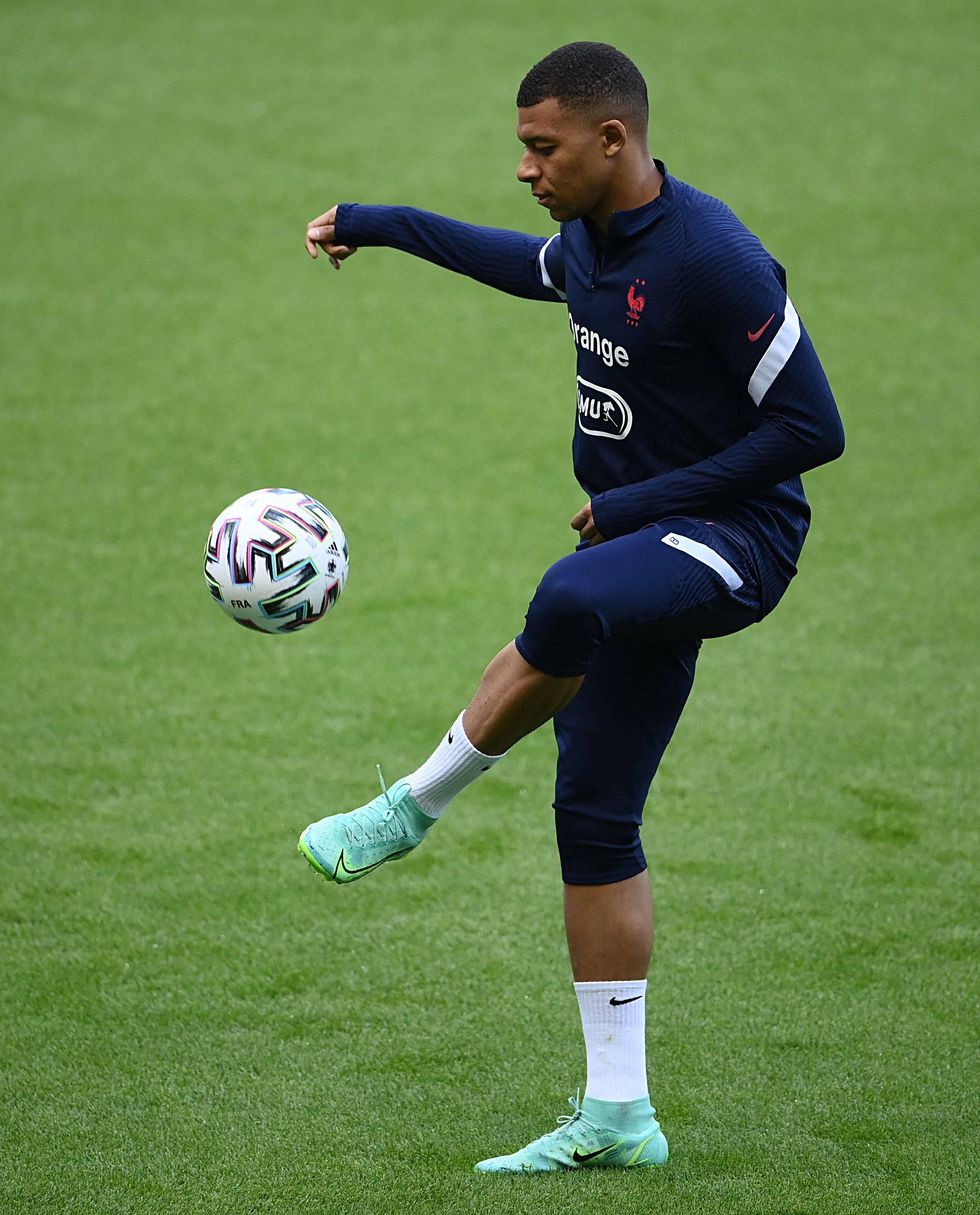 官方：深圳男篮与中锋阿尔法·卡巴签约，将身披27号球衣（深圳男篮官宣签约中锋阿尔法·卡巴，身披27号战袍）