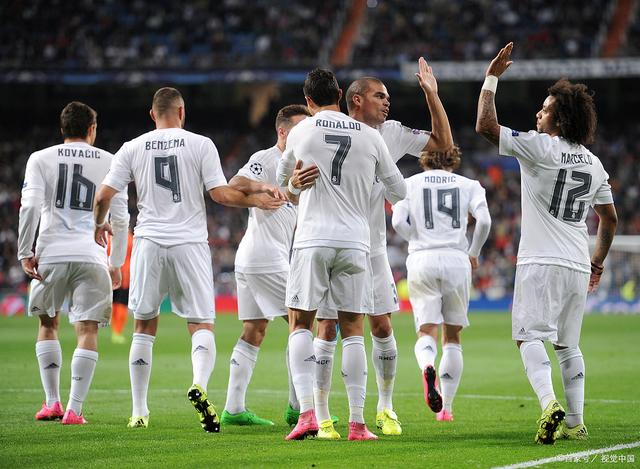 塞超球队劳动1923主帅日佐维奇在比赛中突然去世，年仅44岁