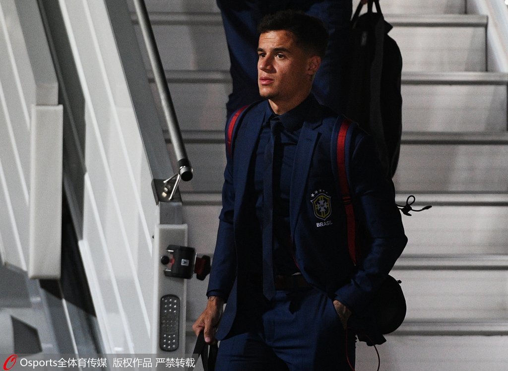 篮球场上的激情碰撞——弗拉格的强攻与防守对决（篮坛激战：弗拉格猛攻对撞钢铁防线）