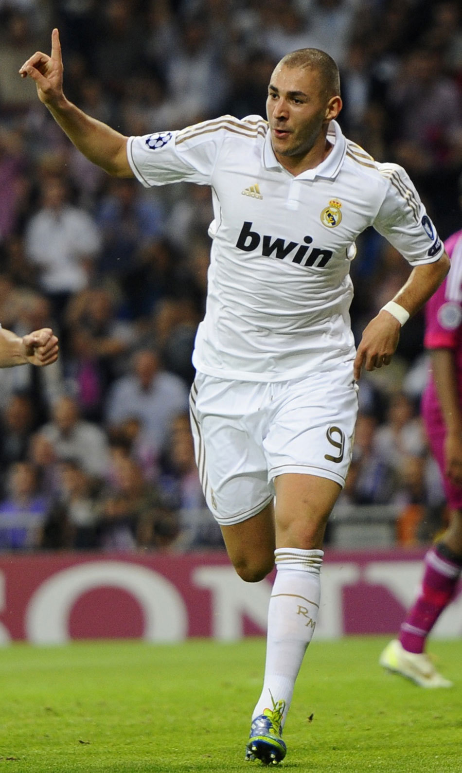 BBC记者：一名29岁的球员在伦敦市中心因涉嫌斗殴被捕