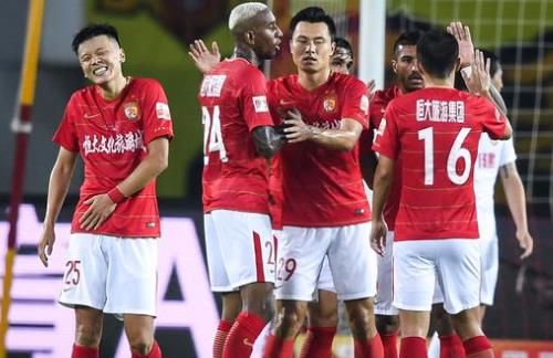 爱德华兹同样高效，首节贡献13（爱德华兹延续高效，首节拿下13分）