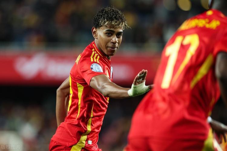 奥格斯堡2-0勒沃库森，吉安努利斯传射，药厂三中门框