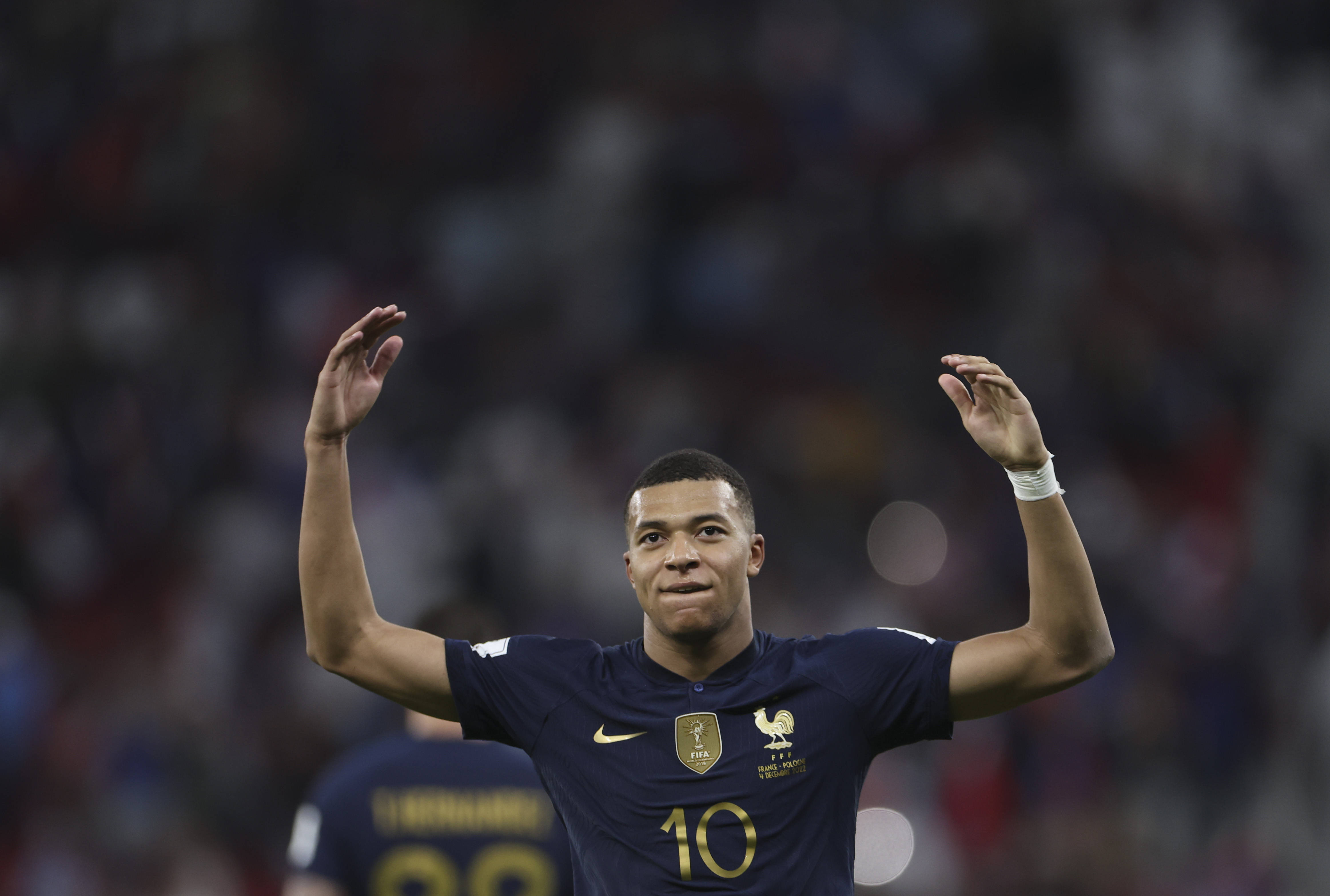 波士顿红袜与坦帕湾光芒在季中发生大规模肢体冲突，球员集体冲入场内