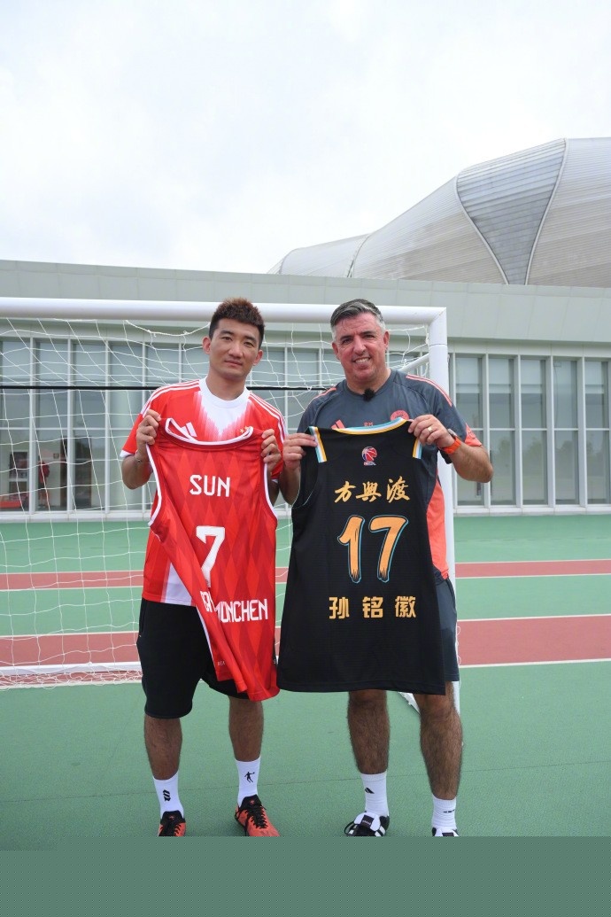 CBA俱乐部杯-奎因29分广东轻取广州 香港金牛胜同曦
