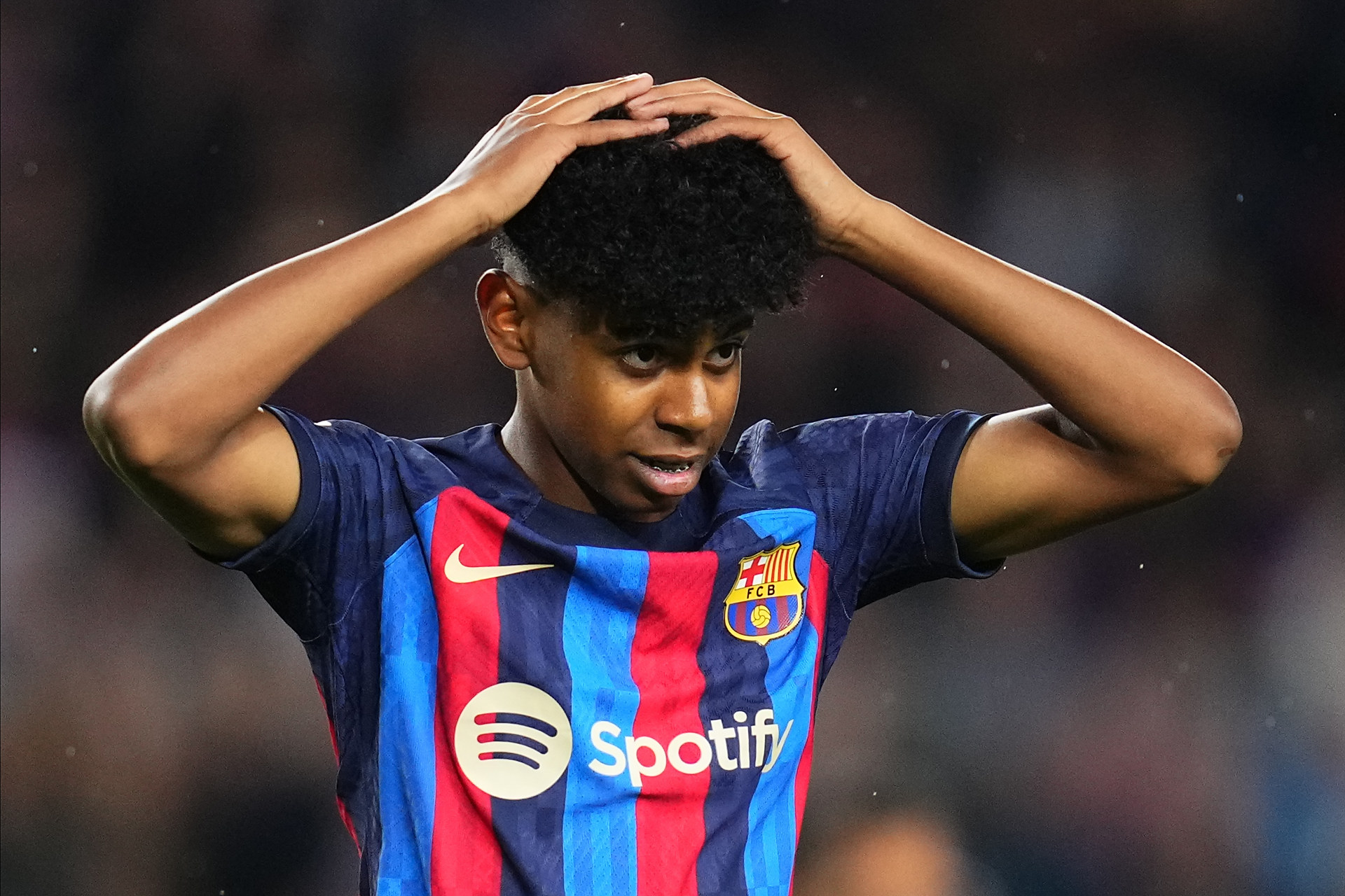 中超：上海海港主场4-1大胜深圳