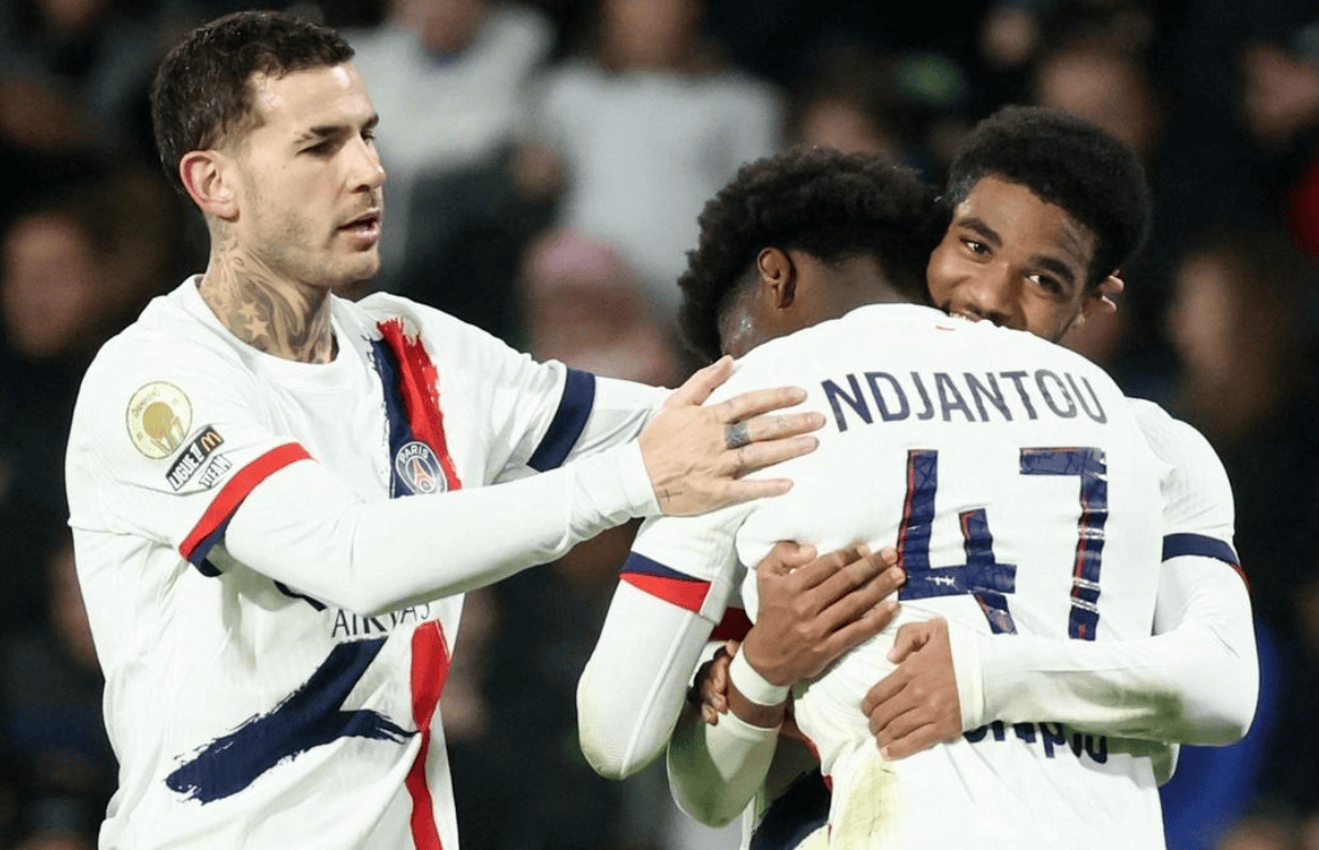 兰迪·强森以选秀球员身分崭露头角，其 208 公分的身高让所有打者望而生畏